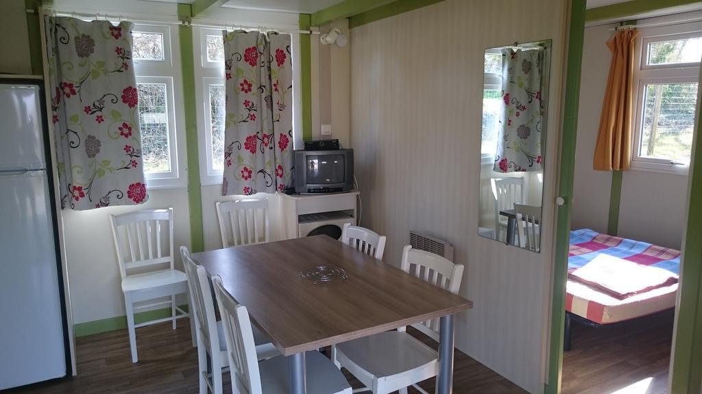 Camping Des Rulieres Saint-Valérien Exterior foto