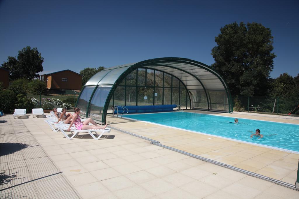 Camping Des Rulieres Saint-Valérien Exterior foto