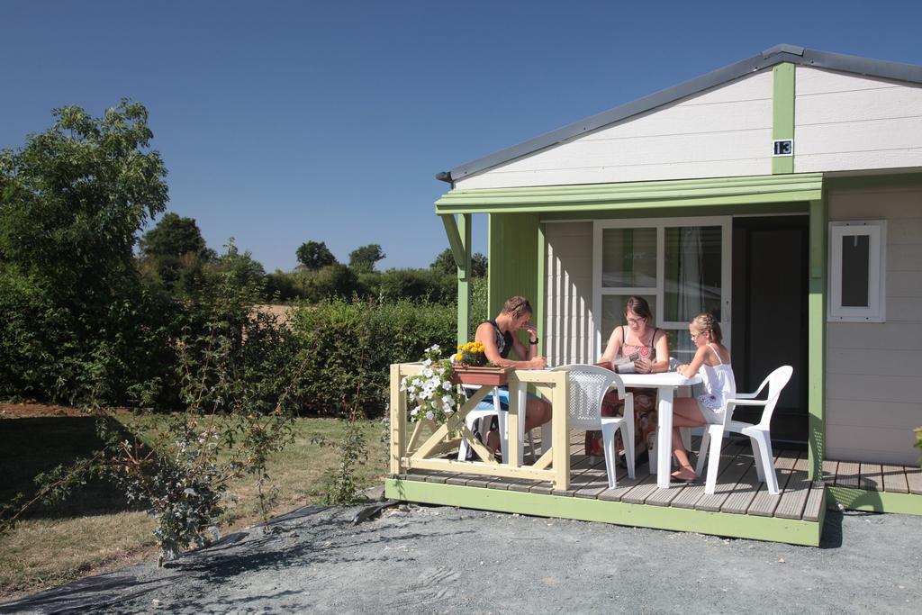 Camping Des Rulieres Saint-Valérien Exterior foto