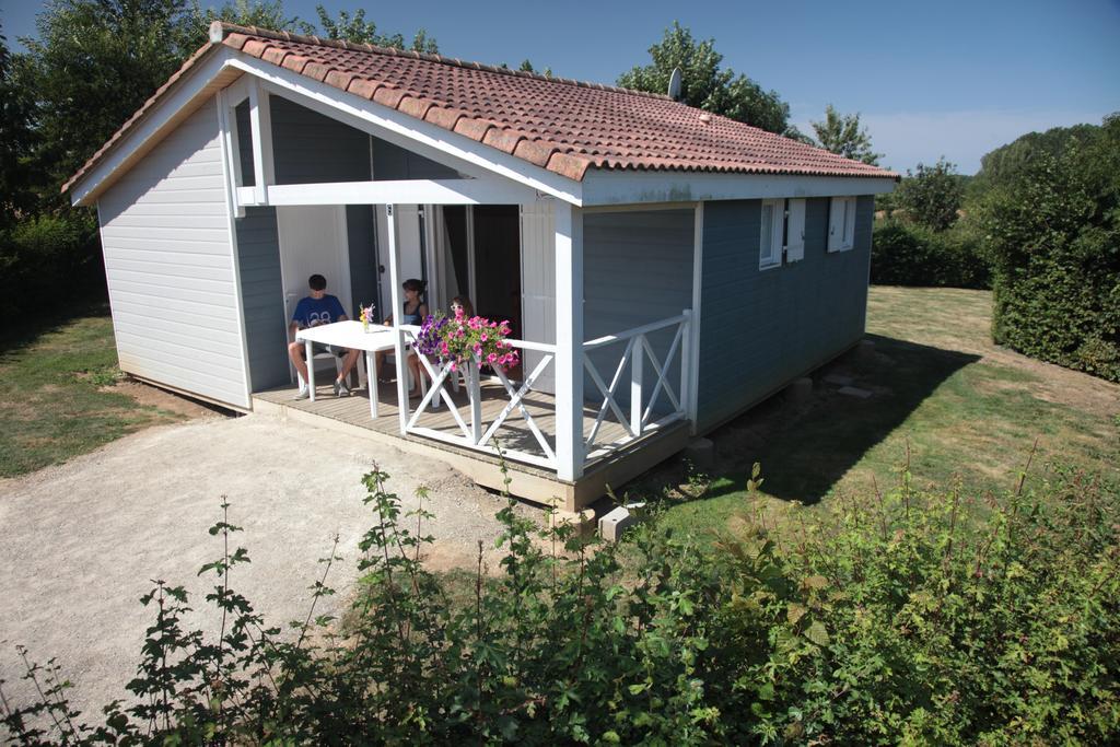 Camping Des Rulieres Saint-Valérien Exterior foto